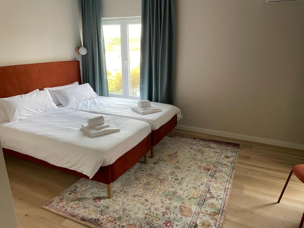 Villa Retreat Villa, Full Amenities, Up To 40ppl Lisbon